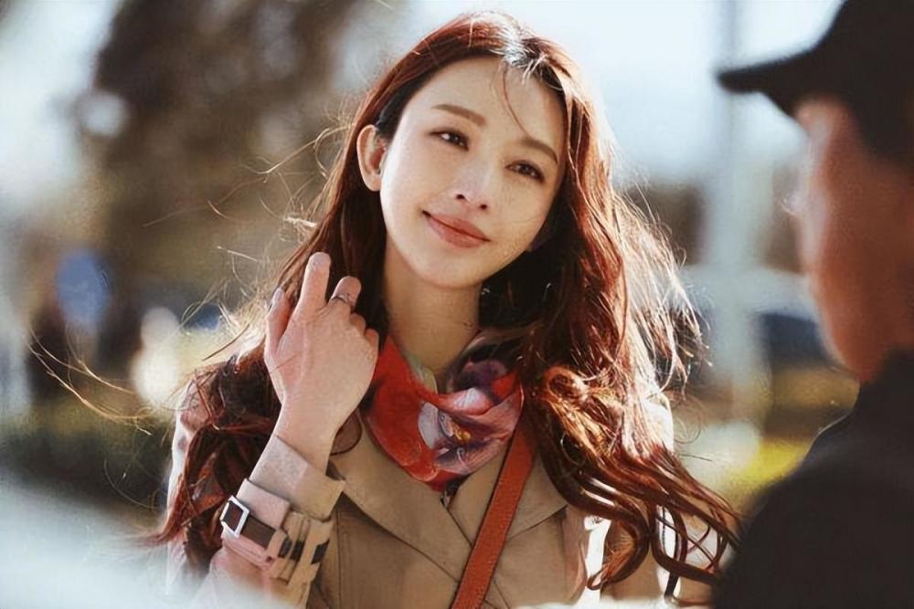 张俪仅有过两段公开的恋情如今38岁依旧有追求爱情的勇气