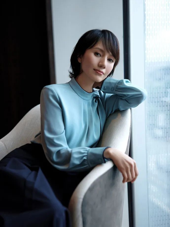 47岁的袁泉有种超越年龄的美!气质穿搭我们也能借鉴 果然是初代美人