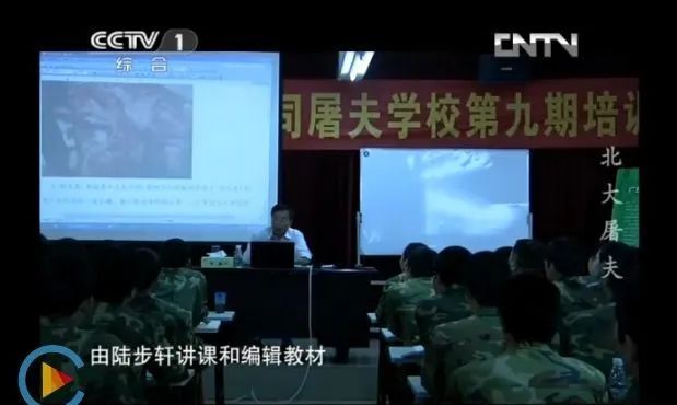 21年前在街头卖猪肉的"北大屠夫",给母校捐款9亿,如今怎样了?