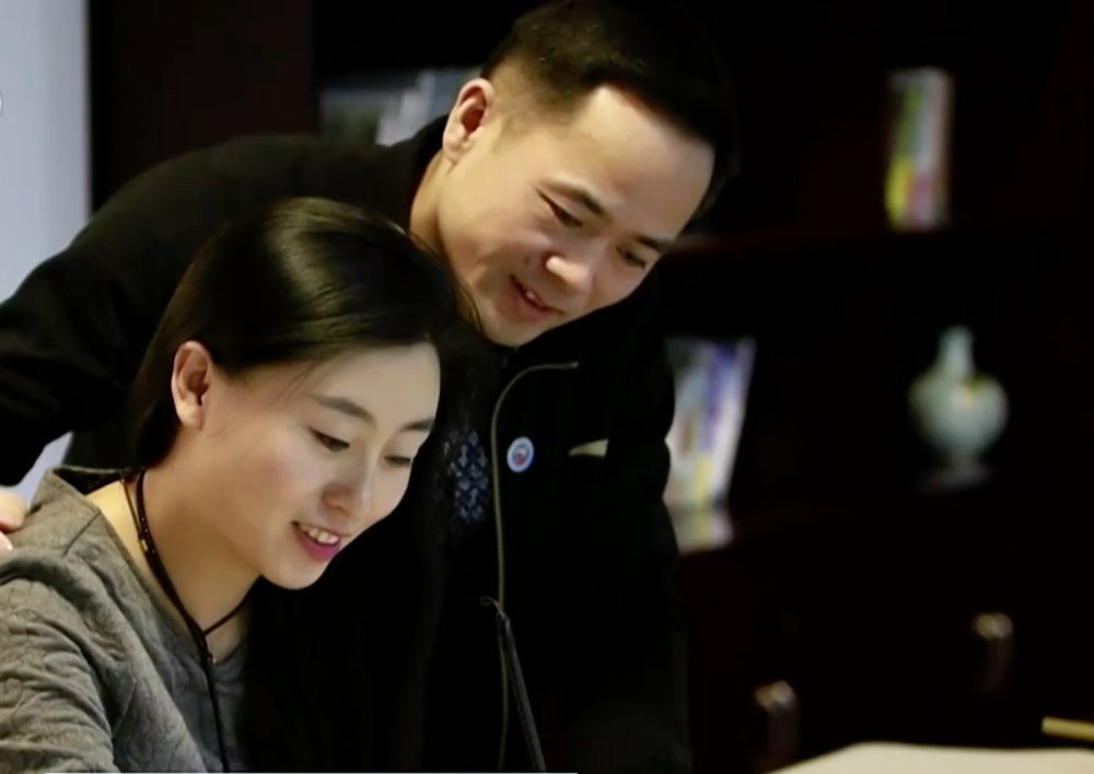 航天员张陆和妻子-腾讯新闻