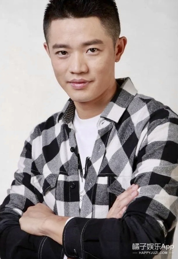 好久不见"凤凰传奇"的曾毅啦,年过半百突然爆火?-腾讯新闻