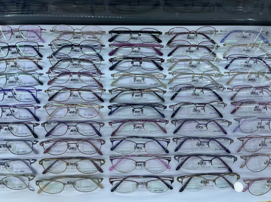 提醒!老花镜千万别乱戴,否则视力可能越来越差