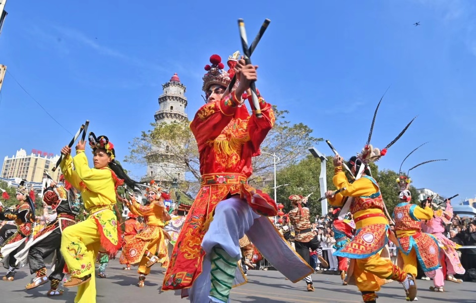 2024年春节英歌舞展演巡游活动在汕头潮阳举行