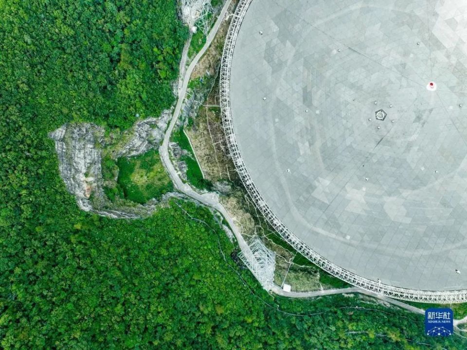 贵州中国天眼变成垃圾场实为美国废弃天文台