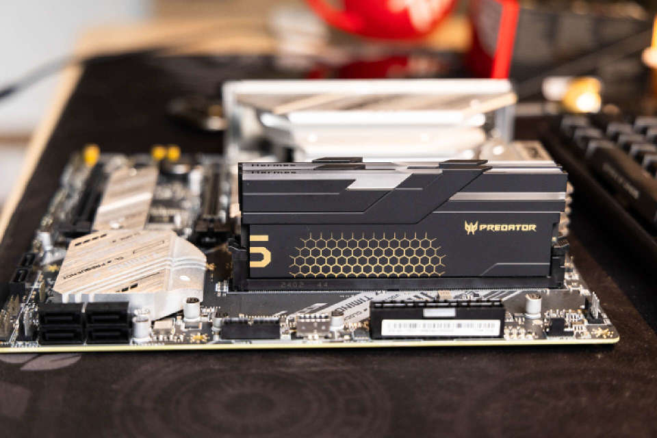 稳定运行8000mhz,48g超大杯,掠夺者hermes冰刃内存