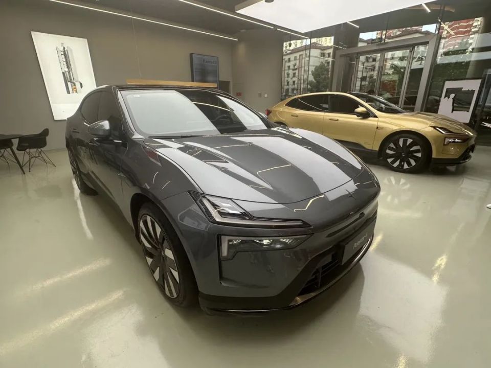 近日,由于未及时公布2023年财报数,极星收到了"退市