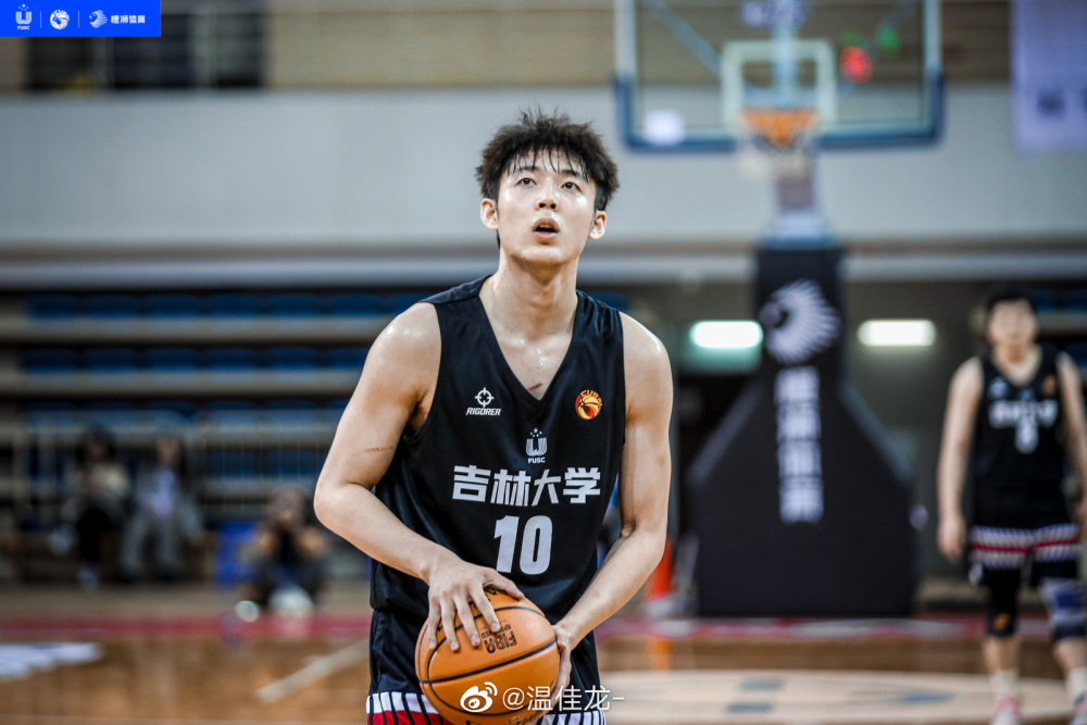 吉大流川枫温佳龙:从田径转篮球 曾单场暴砍51分_腾讯新闻