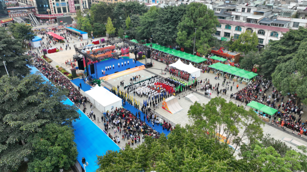 节正式开幕,2023年西畴县自由式小轮车邀请赛在西畴县北回广场举行
