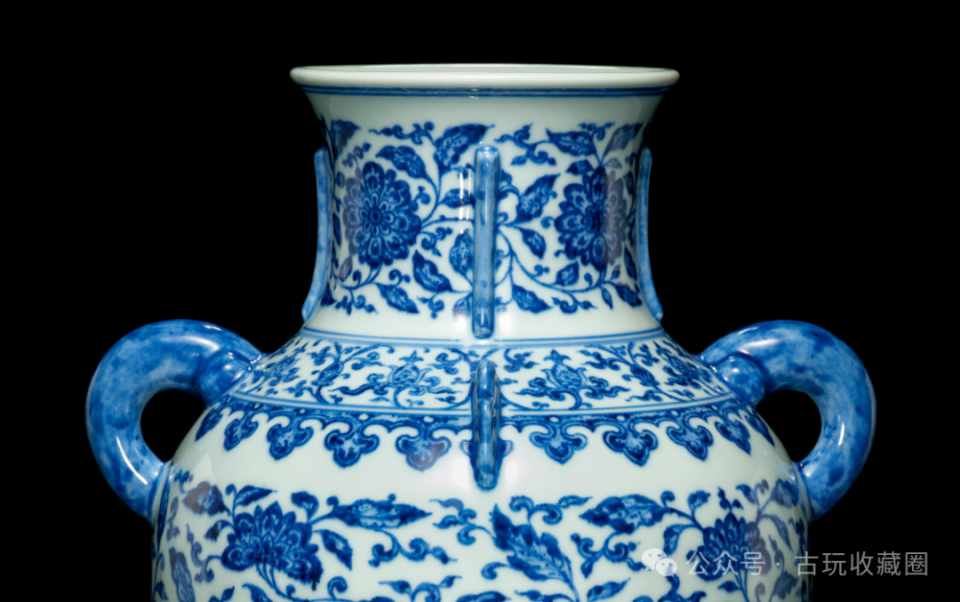 瓷器鉴赏：清乾隆青花缠枝莲花双耳出戟尊