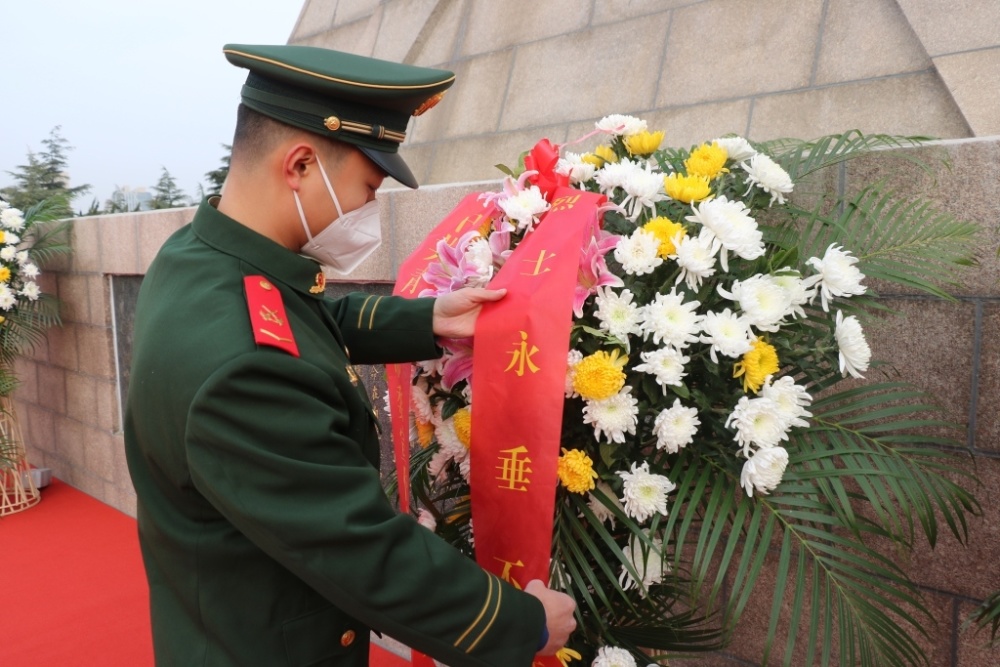 清明祭英烈春风慰忠魂青岛海警局广泛开展清明节英烈祭扫活动
