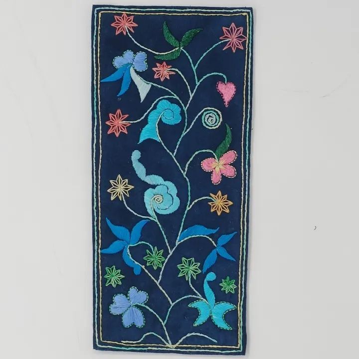 "希望布依族刺绣印染等手艺技艺能代代相传并不断发展创新.