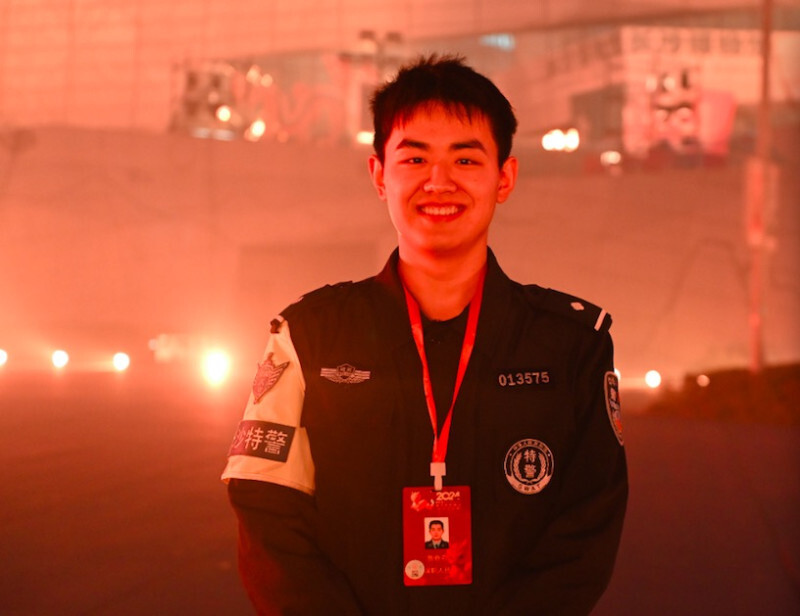 春晚开场短片中的"00后"长沙特警,身上有怎样的故事?