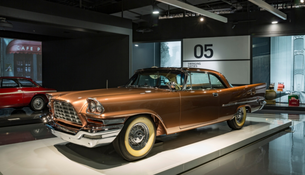 一代平民大v8说砍就砍19552023克莱斯勒300c正式停产