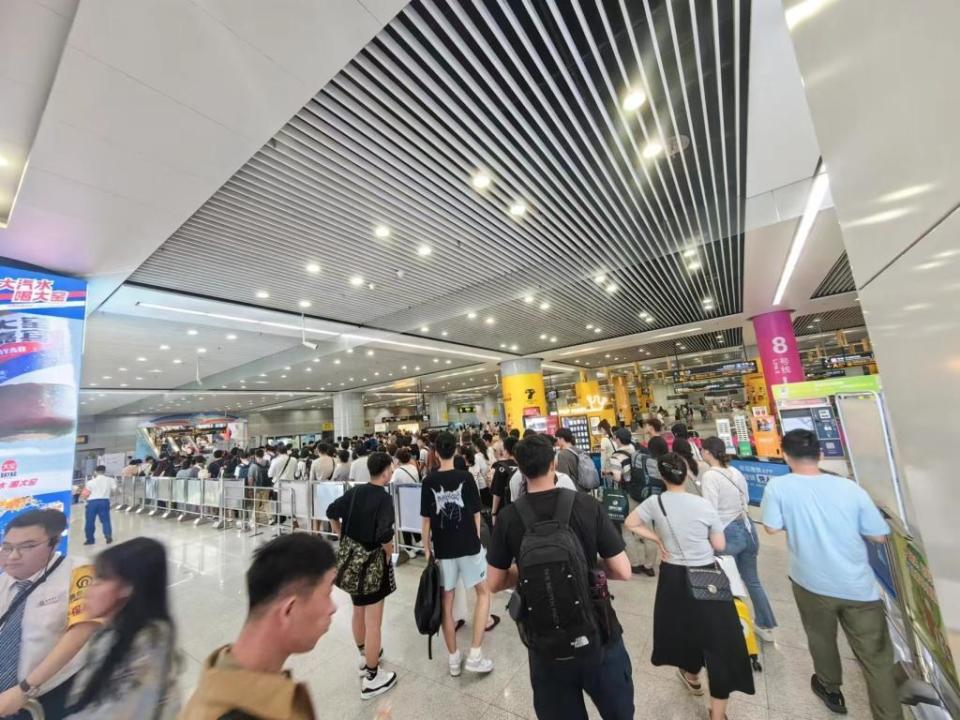 国庆假期，青岛地铁客运量达1057万人次，热门站点人气暴涨_腾讯新闻