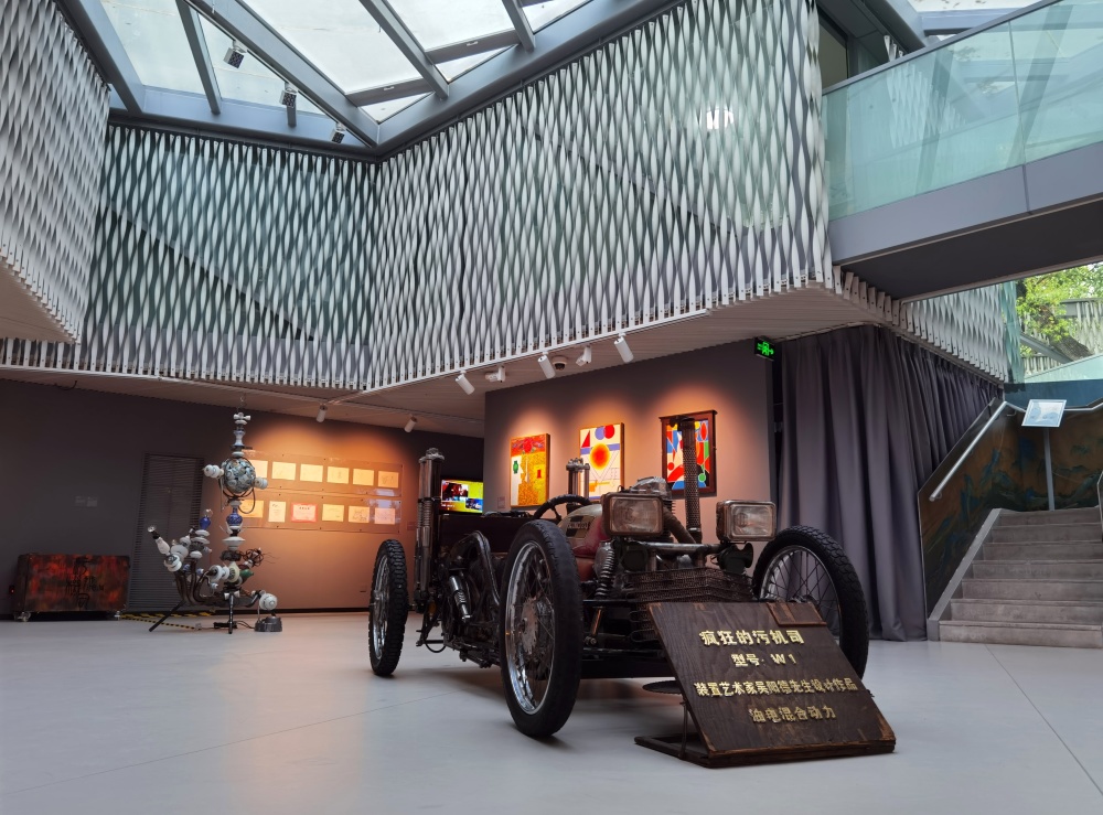 这个展览打开的奇幻艺术世界诠释着人人都是艺术家