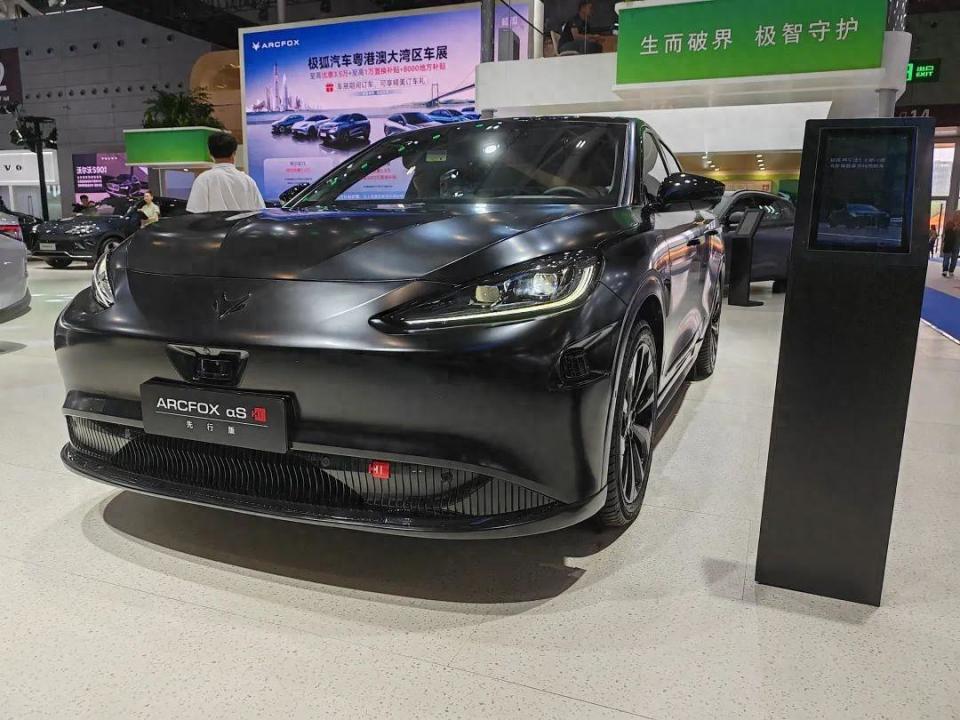 【e汽车】极狐 阿尔法s5亮相,限时预售17.48万元起