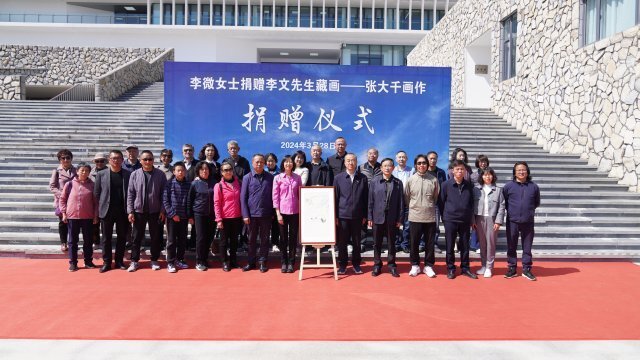 大理大学党委副书记,校长杨顺清表示,李微女士的善举丰富了学校图书