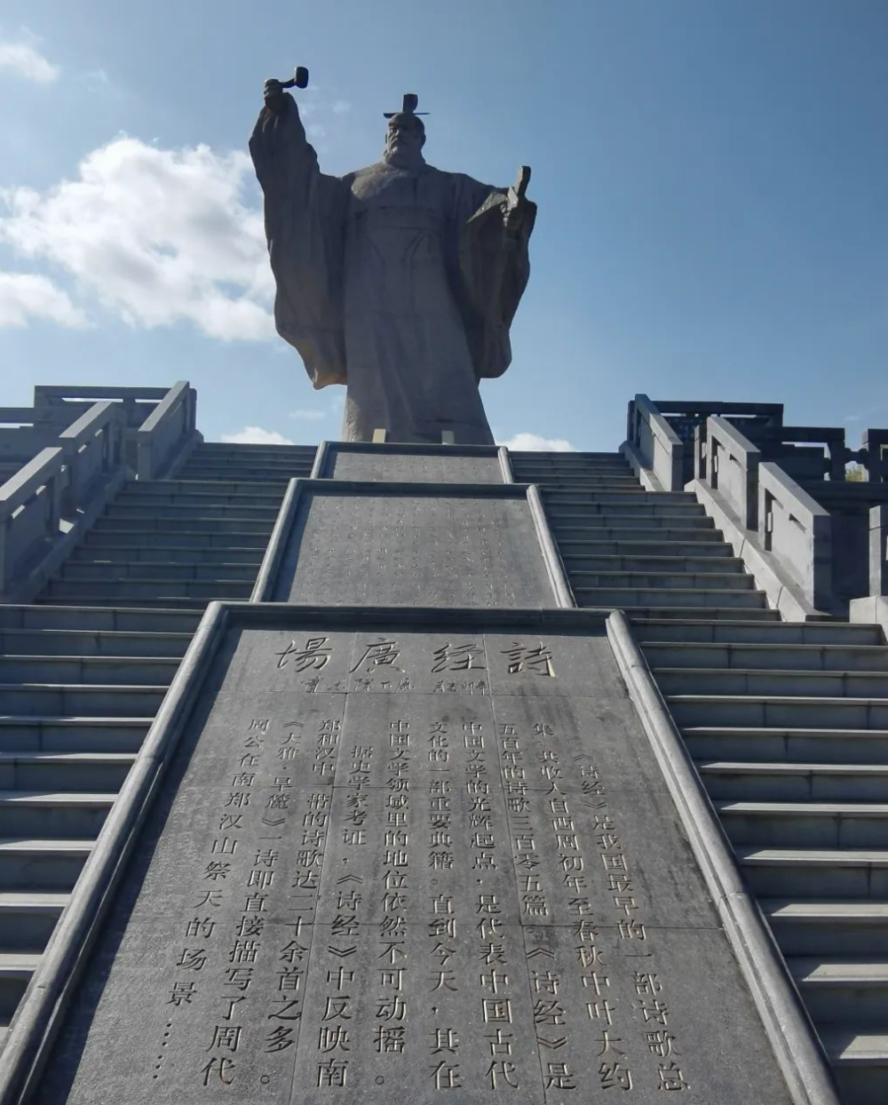 在汉中一江两岸汉江南岸诗经广场有一座周公雕像他就是周文王的第四个