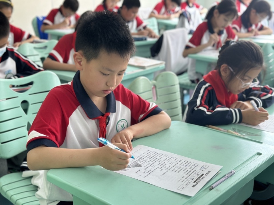 恒伴诗行,新启锦章——青岛大枣园小学"诗与远方"诗词大会践行恒新