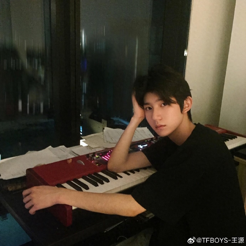 王源现场观看nba见证勇士历史性惨败偶像库里迷失13投2中仅斩4分创