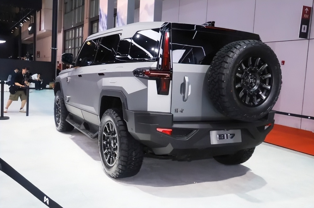 猛士917上海车展首发预售70160万元还有四电机加持