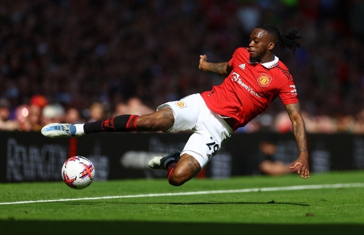 约克:曼联应让万比萨卡专注于防守,他在进攻时就像无头苍蝇