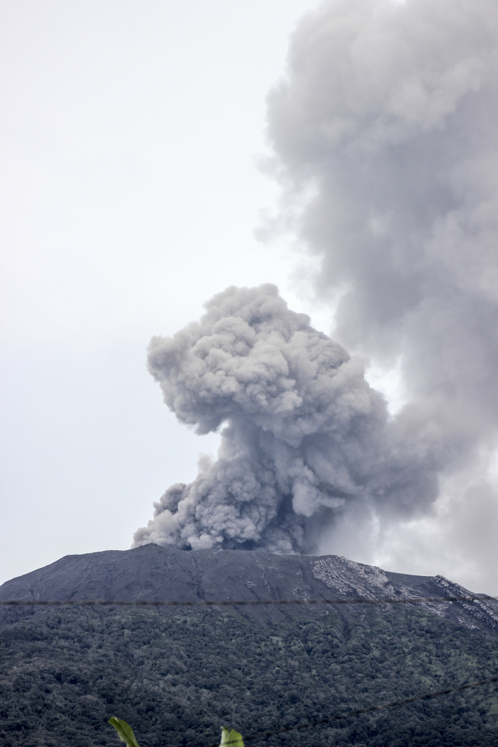 撒玛拉斯火山图片