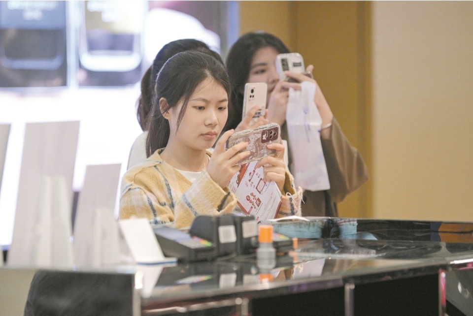 年轻人理财开找"存钱搭子" 律师这样建议_腾讯新闻