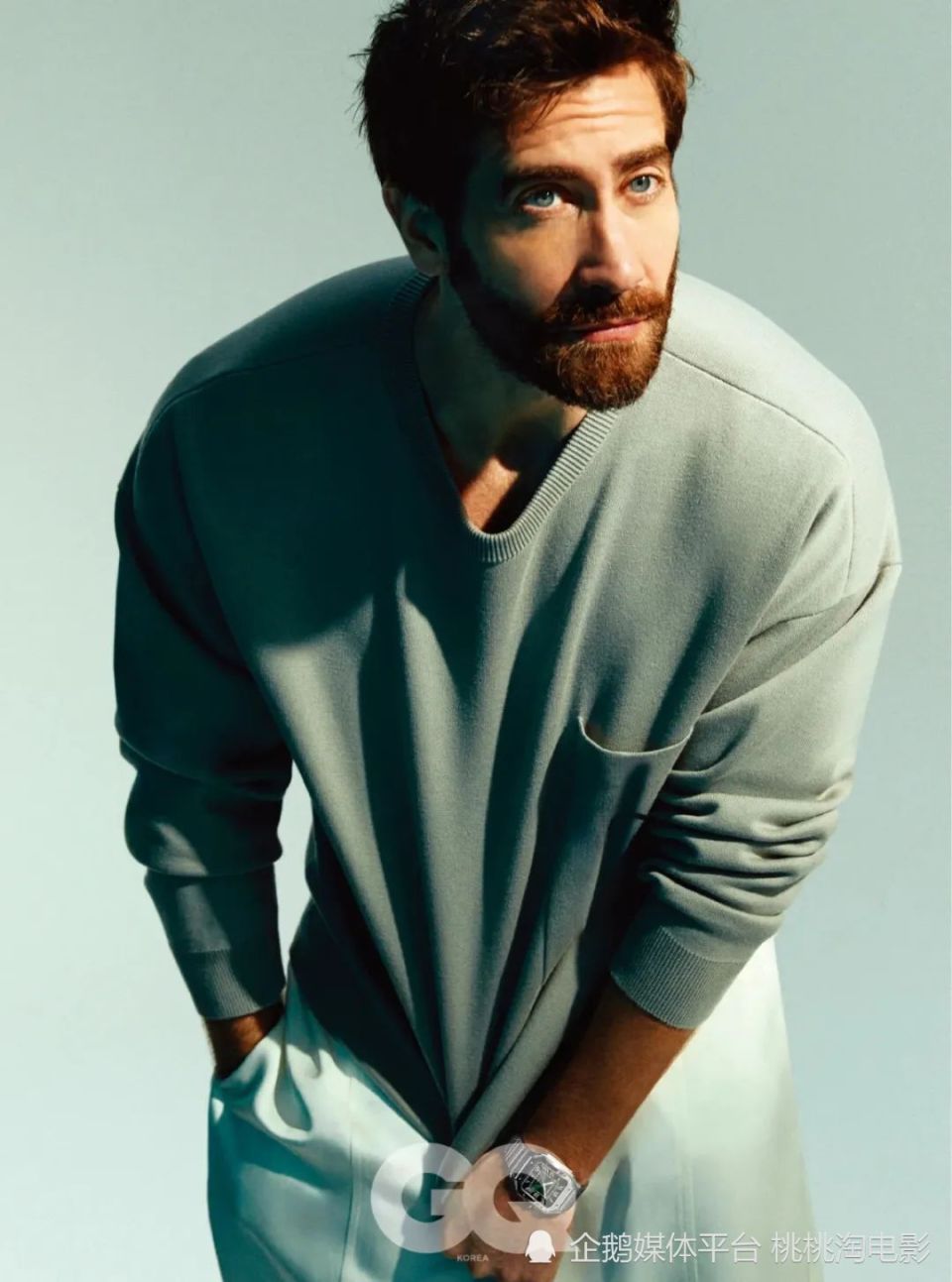 男星杰克·吉伦哈尔《gq》封面大片,碧蓝双眸浓密胡茬展熟男魅力_腾讯