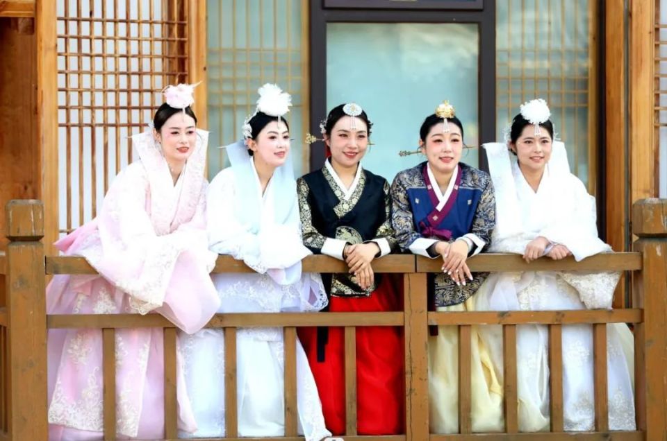 延吉旅拍经济火催生新兴职业!妆造师巧演绎"古今穿越"!_腾讯新闻