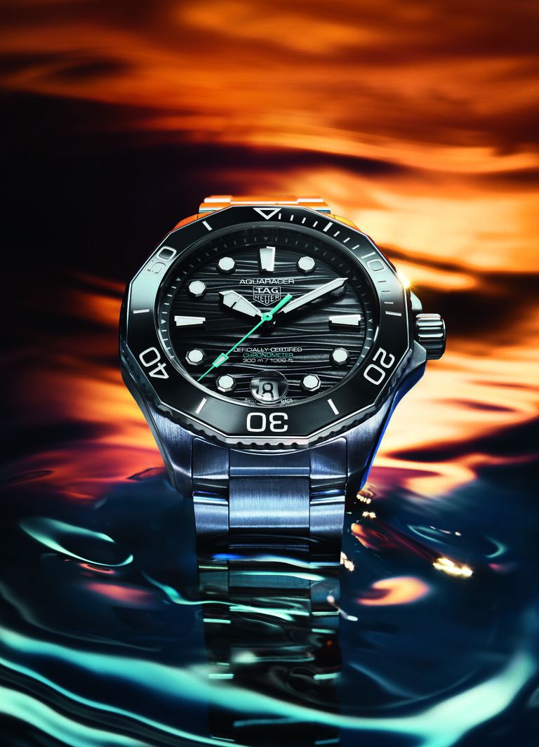 遨游深海跨越时区tagheuer泰格豪雅竞潜系列(aquaracer)professional