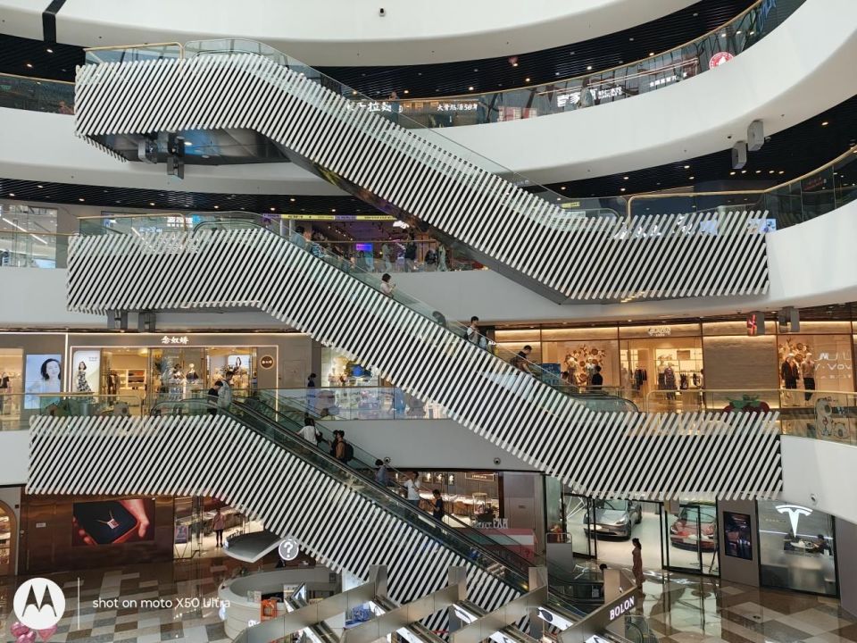 实木背盖回归 更聪明的moto帮你随手拍高级感大片!