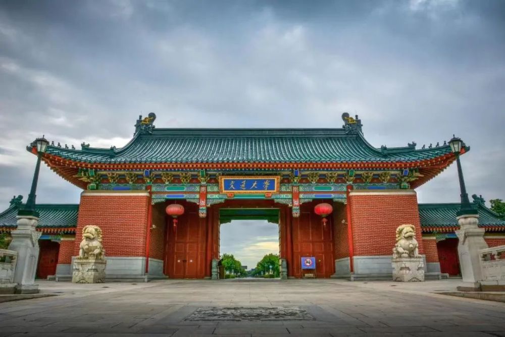推荐游玩地:上海交通大学闵行校区剑川路站下车后,步行约10分钟至79
