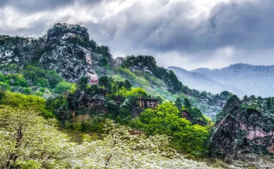 在吉林向那些春山中走去五女峰