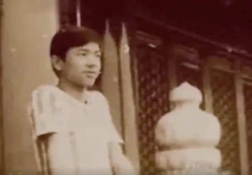 还在山东一家小五金厂担任副厂长的张瑞敏被派到青岛日用电器厂,他上