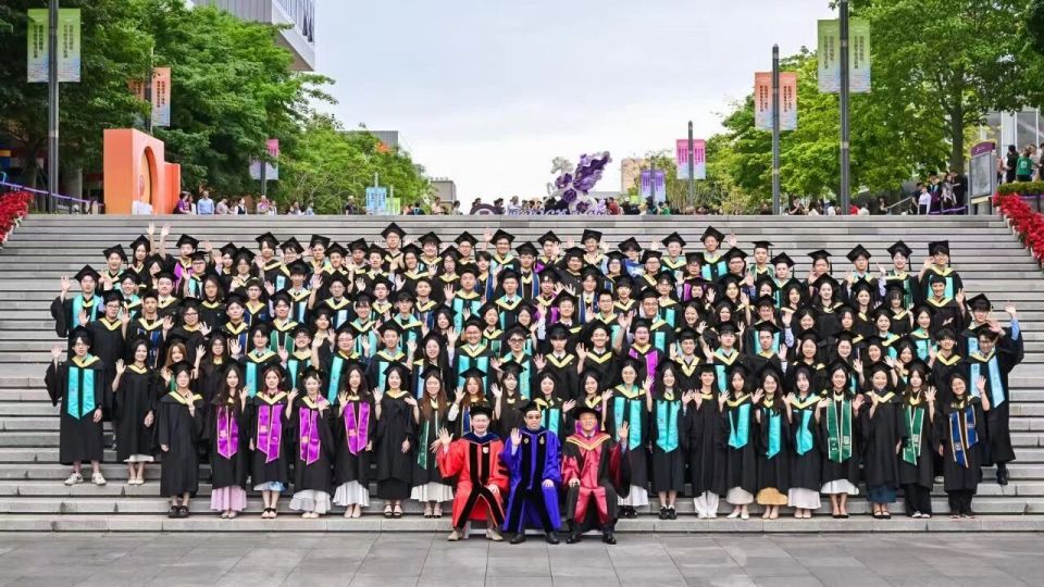 港中大深圳校长2026本科毕业演讲：从现在开始，在这个世界上永远有两个“你”_腾讯新闻