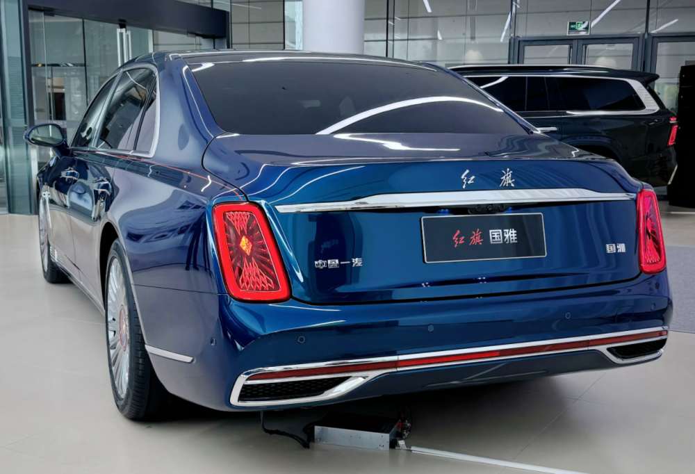 一汽红旗"国雅"正式进店,配v6/v8双动力,预计售价110万!