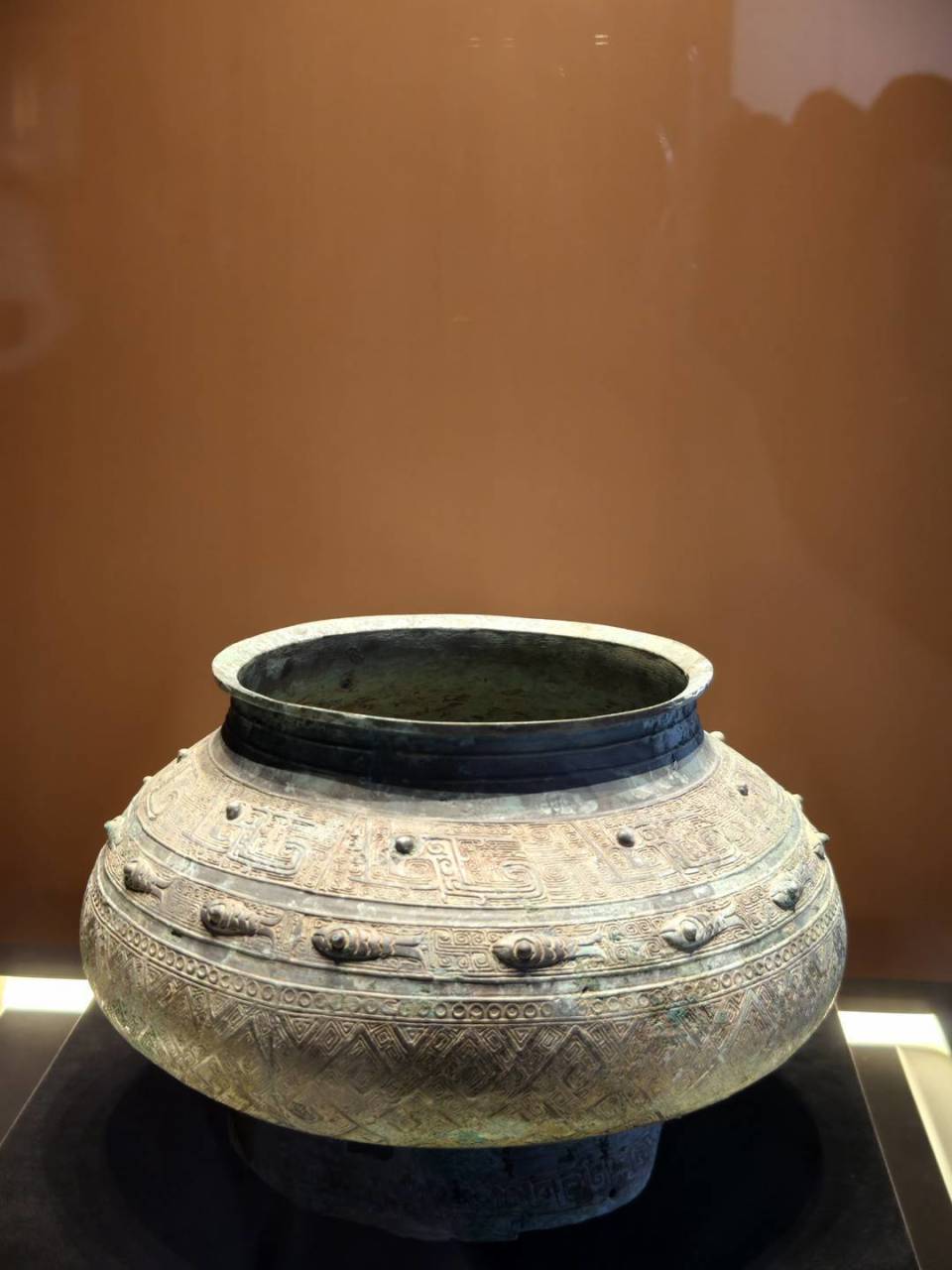 三星堆文物又“上新”啦：青铜瓿、金面具、二号青铜神树……_腾讯新闻