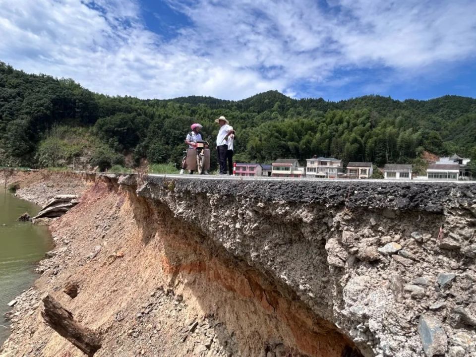 漫長(zhǎng)的重建：洪水過后探訪“辣條之鄉(xiāng)”