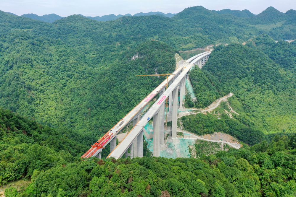 贵州桐新高速芭蕉湾特大桥贯通