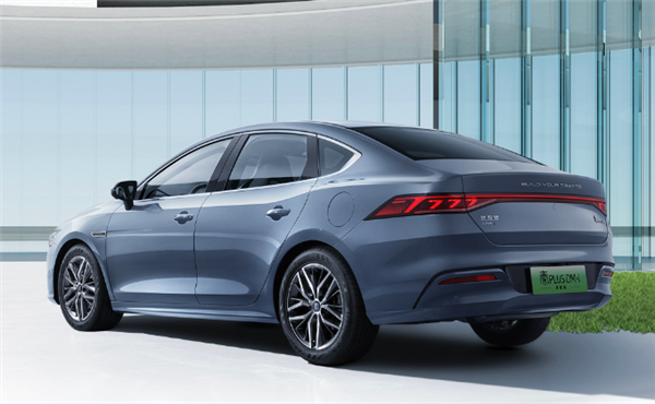 比亚迪新"王炸"官宣:7.98万秦plus,驱逐舰05上市_腾讯新闻