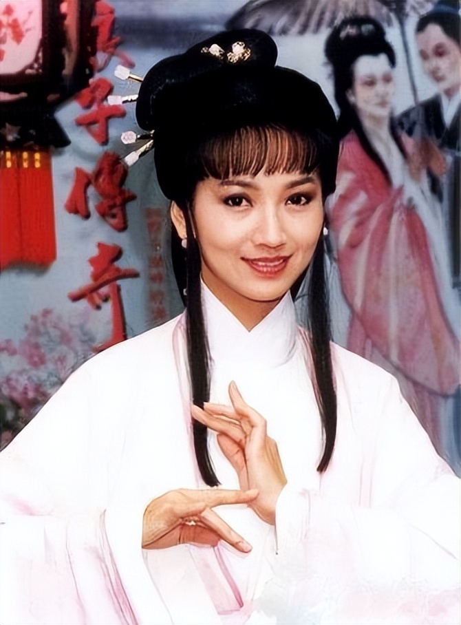 还有她的胡媚娘造型,很多人都说胡媚娘的造型要比白娘子的好看,可能是