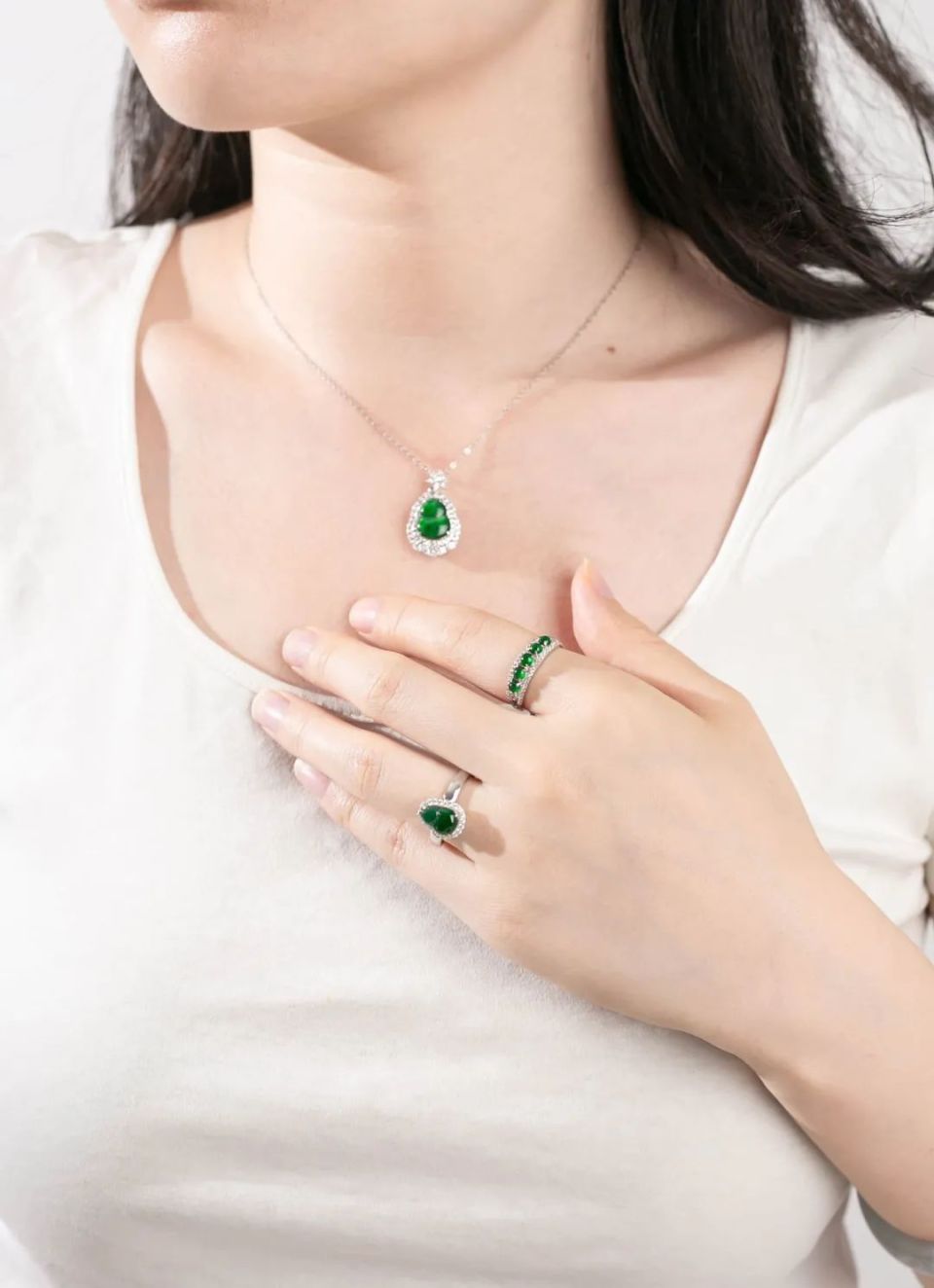 花了不到400块,我戴上了动辄几万块的翡翠,不开玩笑