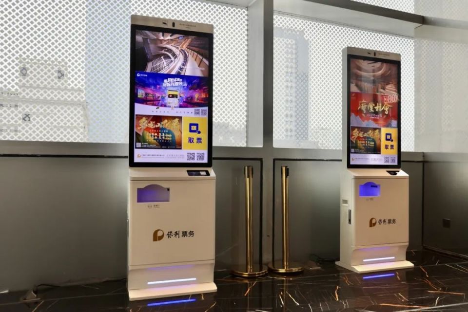 二楼取票机进行取票从北外滩友邦大剧院正门进入答问地铁12号线提篮桥