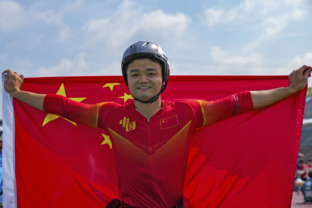 新华社记者 张笑宇 摄5月24日,中国选手胡洋在男子100米t54级别决赛后