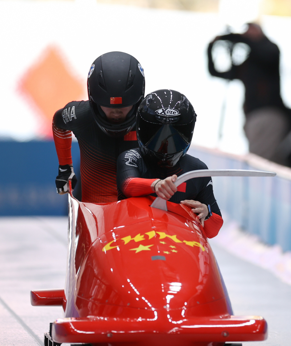 雪车怀明明王璇获女子双人雪车冠军2