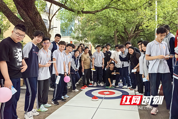 株洲市十三中开展师生心理健康游园会活动