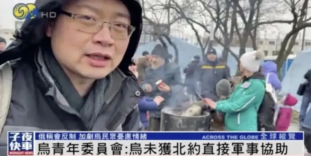 童錦程開啟戶外擺攤，邀請耀揚一起拍視頻，當眾大秀煎蛋技巧！大學生職業素養現狀