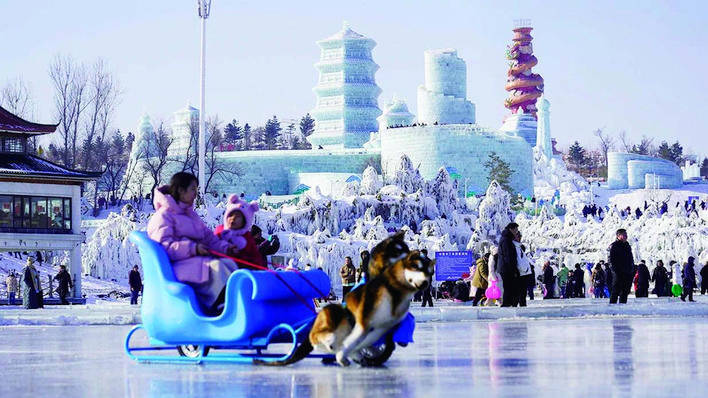 长春冰雪新天地再次取冰重新雕刻 正月十五元宵节还有莲花冰灯会等你