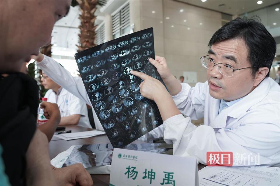 包含协和医院代挂专家号加代问诊初次看病不慌张，全程有人引导的词条